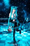 萌新推特00後露臉網紅美少女▌白莉愛吃巧克力▌Cos初音未來 香艷酥乳粉嫩白虎演唱會 精美私拍
