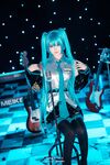 萌新推特00後露臉網紅美少女▌白莉愛吃巧克力▌Cos初音未來 香艷酥乳粉嫩白虎演唱會 精美私拍