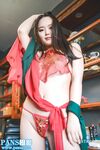 盤絲網兩個頂級模特兒超大尺度拍攝花絮流出，冷艷的灰絲美腿女神，各種大尺度露黑逼，曖昧挑逗的動作 攝影濕不硬才怪呢112期李沫