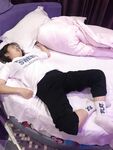 變態肥豬佬網撩涉世未深小美眉情趣酒店開房被下料捆綁死豬玩固定機位加手持無水原檔