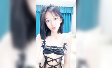 新人主播  超級粉嫩的校花級主播源源 舌釘口交 剛下海就跪在馬桶上被操，道具調教，胸推，舌釘小嘴性感口交，各種姿勢爆操 (25)
